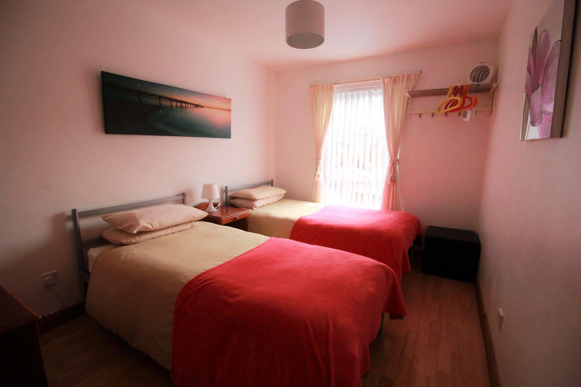 Perfect Central City Location - Parking - 3 Beds - 2 Bedrooms 벨파스트 외부 사진
